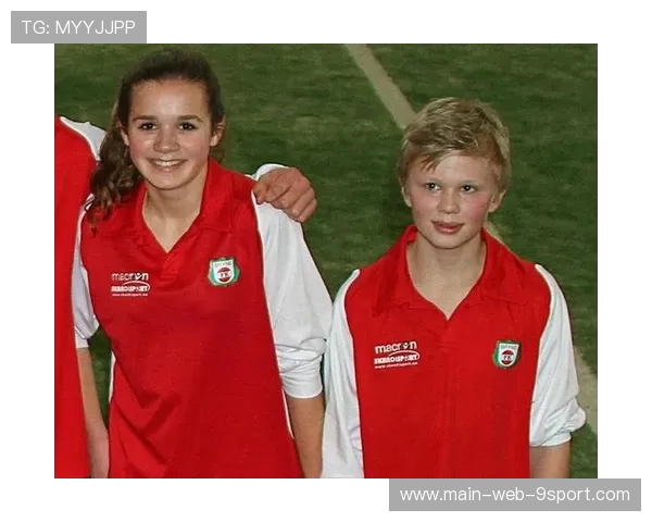 哈兰德赞助小镇青训服装,细节暖到粉丝心里 哈兰德赞助小镇青训服装,细节暖到粉丝心里