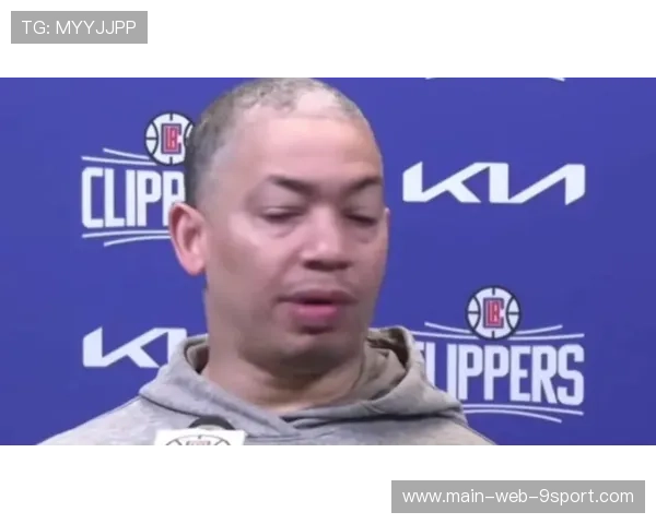 快船最后10分钟不换人惹众怒！队记者当场点名批评，快船下场打谁