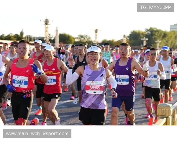 马拉松选手最后冲刺像开了挂，被称为“人形火箭”